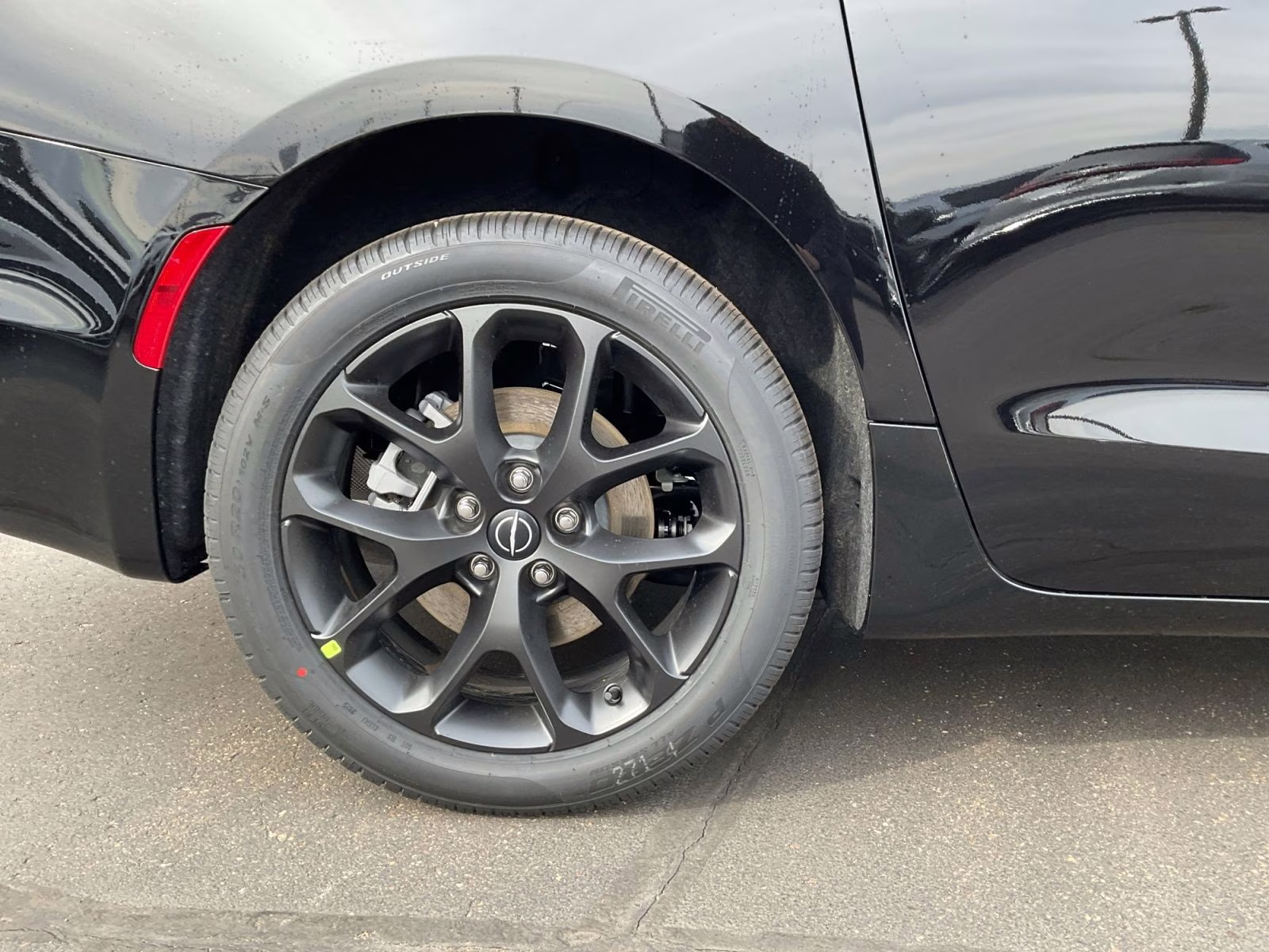 2026 Diamond Black Crystal Pearlcoat Chrysler Pacifica Select AWD Van