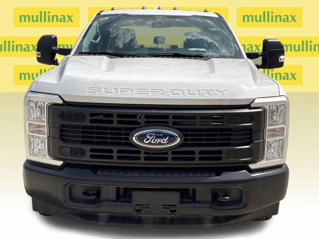 2025 Oxford White Ford Super Duty F-350 DRW XL RWD Chassis