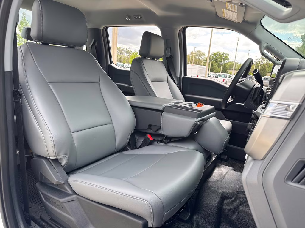 2025 Oxford White Ford Super Duty F-350 DRW XL RWD Chassis