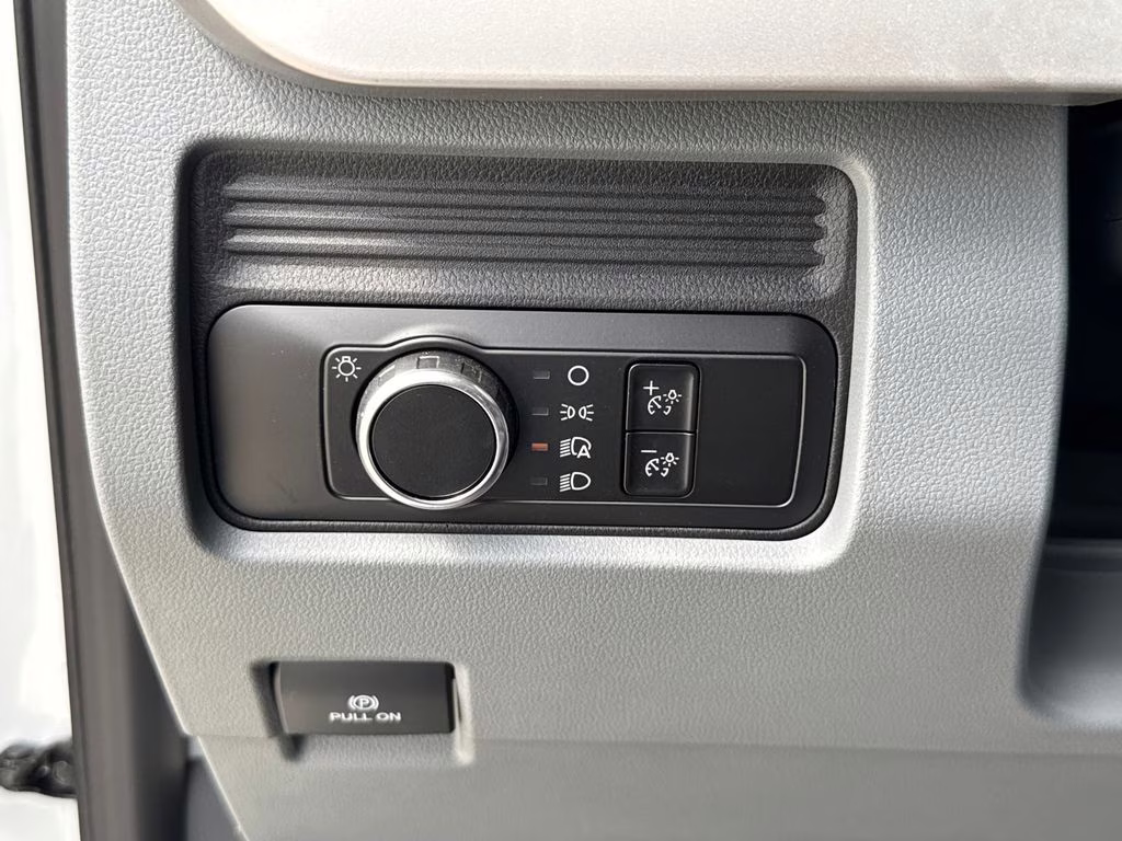 2025 Oxford White Ford Super Duty F-350 DRW XL RWD Chassis