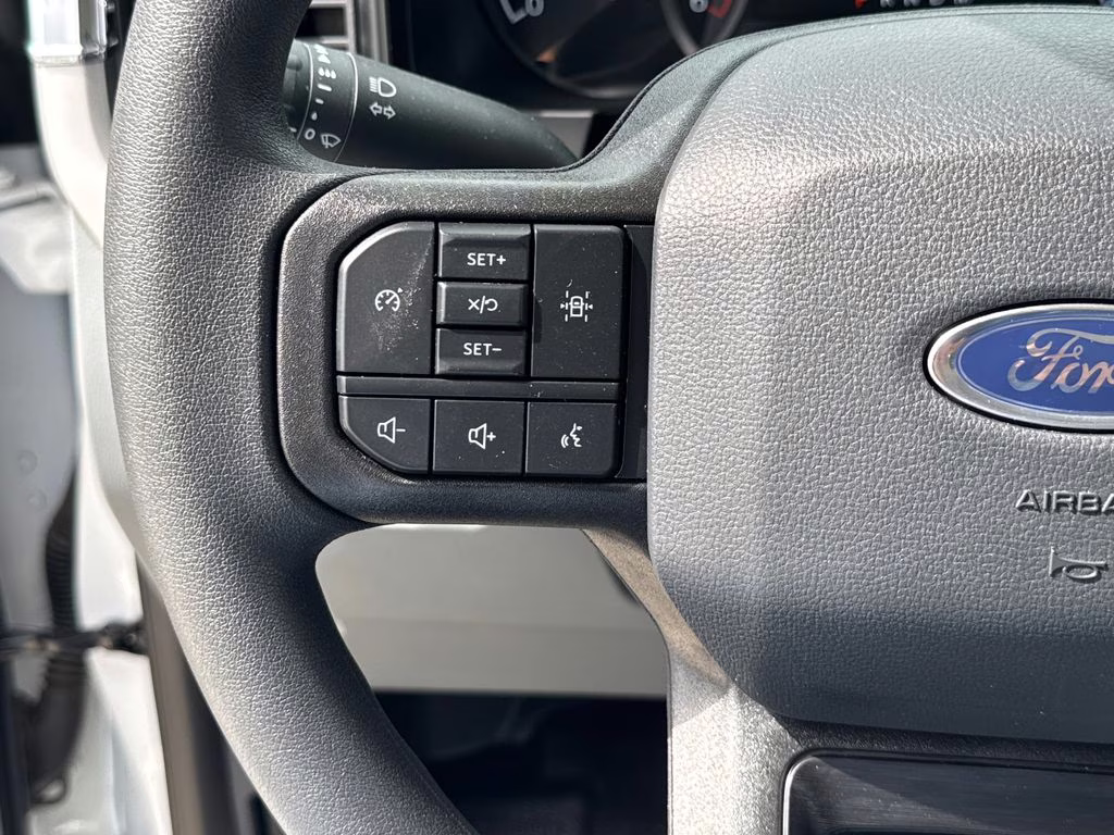 2025 Oxford White Ford Super Duty F-350 DRW XL RWD Chassis