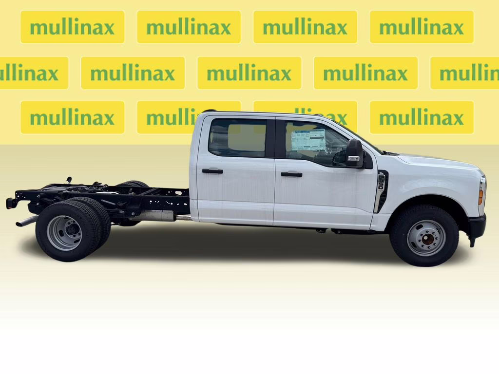 2025 Oxford White Ford Super Duty F-350 DRW XL RWD Chassis