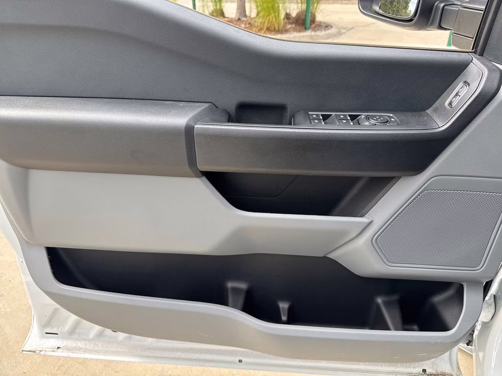 2025 Oxford White Ford Super Duty F-350 DRW XL RWD Chassis