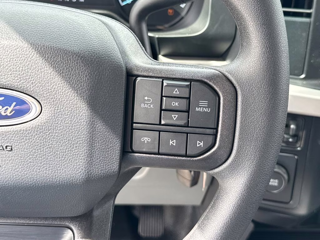 2025 Oxford White Ford Super Duty F-350 DRW XL RWD Chassis