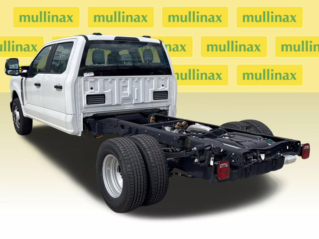 2025 Oxford White Ford Super Duty F-350 DRW XL RWD Chassis
