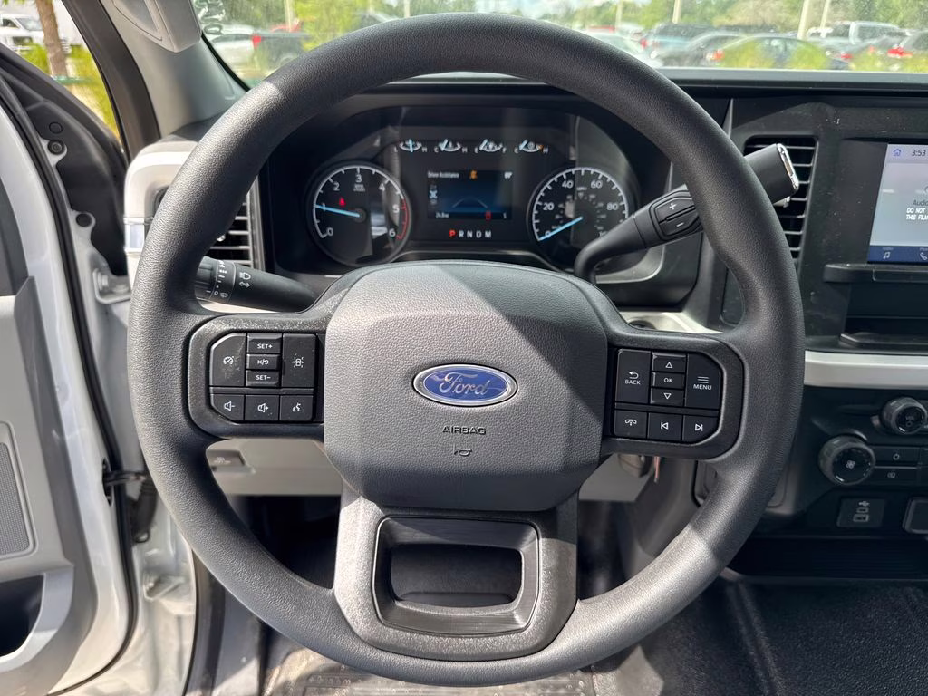 2025 Oxford White Ford Super Duty F-350 DRW XL RWD Chassis