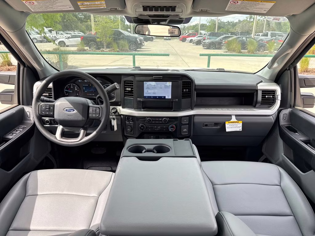 2025 Oxford White Ford Super Duty F-350 DRW XL RWD Chassis