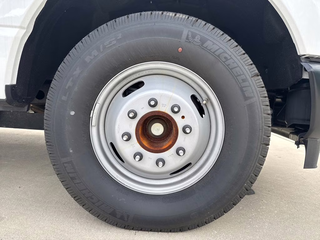 2025 Oxford White Ford Super Duty F-350 DRW XL RWD Chassis