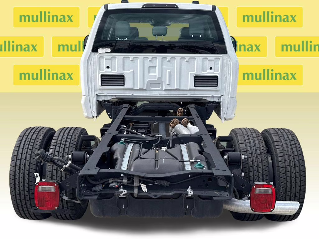 2025 Oxford White Ford Super Duty F-350 DRW XL RWD Chassis