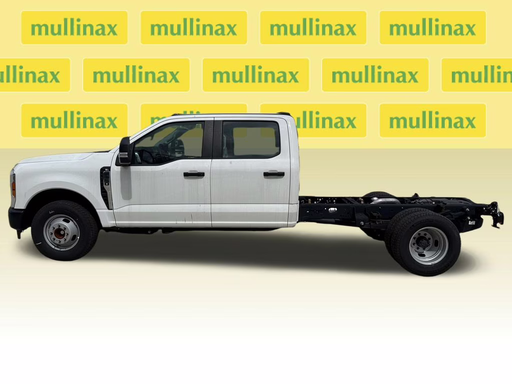 2025 Oxford White Ford Super Duty F-350 DRW XL RWD Chassis