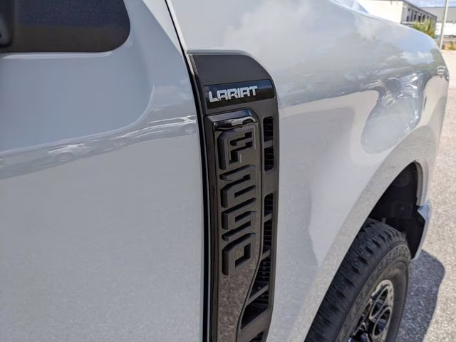 2026 Avalanche Ford Super Duty F-250 SRW Lariat 4X4 Truck