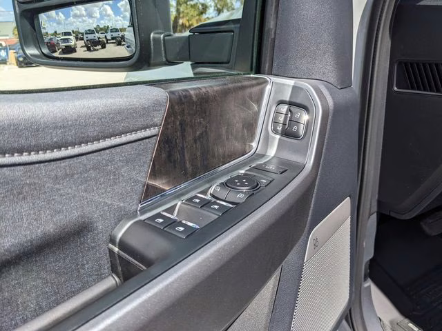 2026 Avalanche Ford Super Duty F-250 SRW Lariat 4X4 Truck