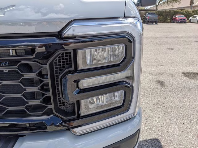 2026 Avalanche Ford Super Duty F-250 SRW Lariat 4X4 Truck