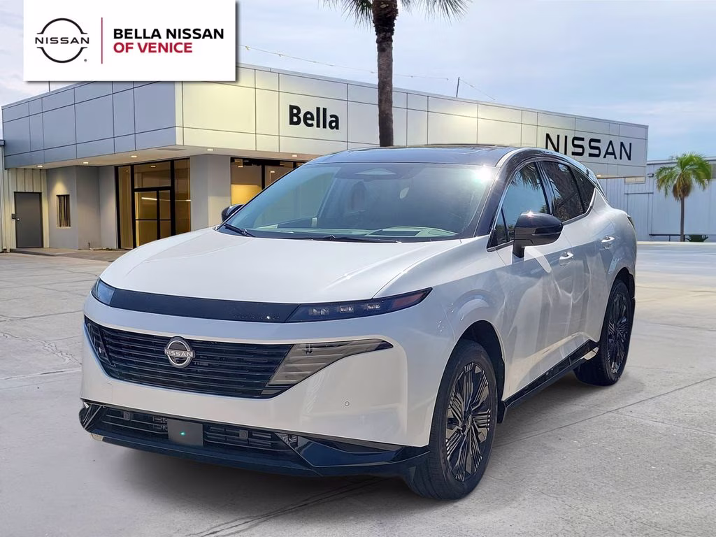 2026 Everest White Pearl/Black Nissan Murano Platinum AWD SUV