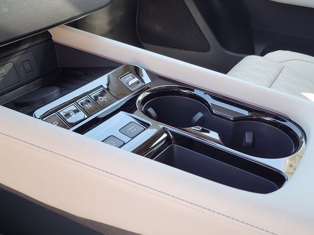2026 Everest White Pearl/Black Nissan Murano Platinum AWD SUV