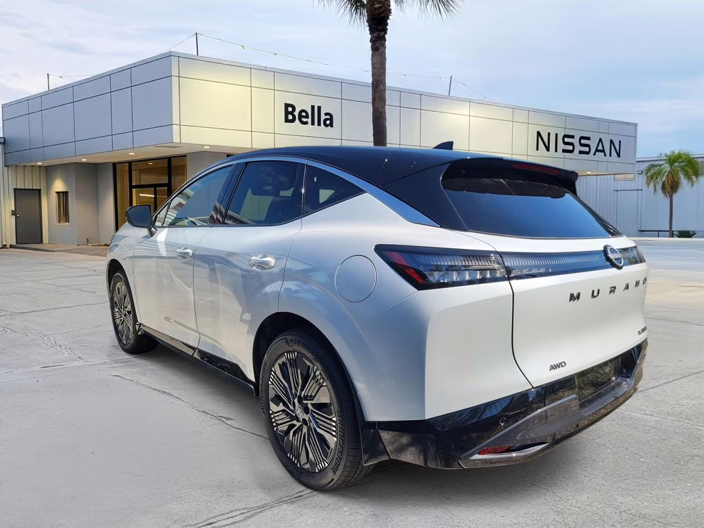 2026 Everest White Pearl/Black Nissan Murano Platinum AWD SUV