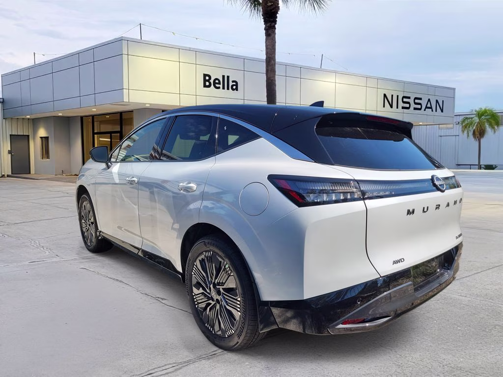 2026 Everest White Pearl/Black Nissan Murano Platinum AWD SUV