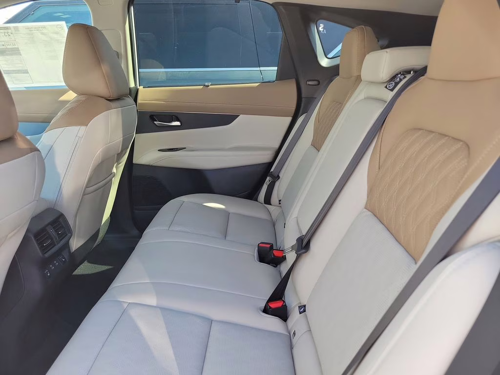 2026 Everest White Pearl/Black Nissan Murano Platinum AWD SUV