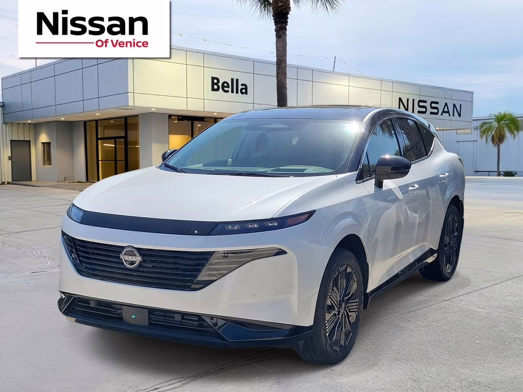 2026 Everest White Pearl/Black Nissan Murano Platinum AWD SUV