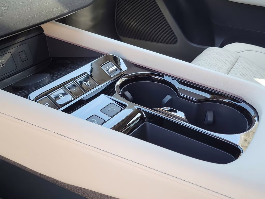 2026 Everest White Pearl/Black Nissan Murano Platinum AWD SUV