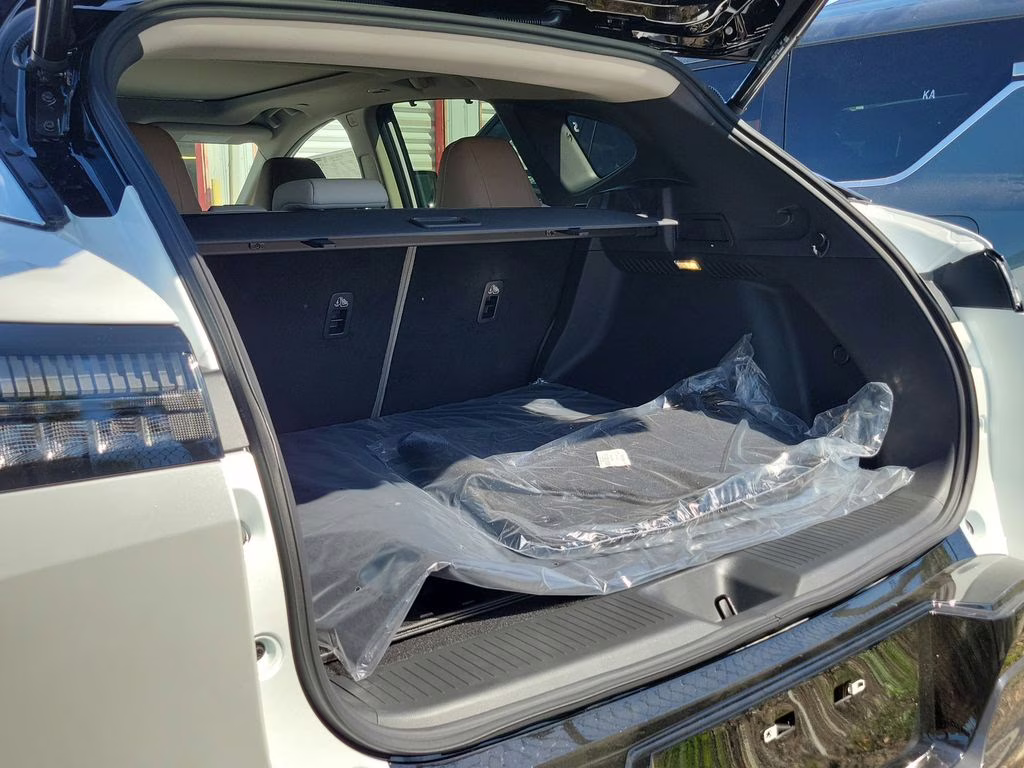 2026 Everest White Pearl/Black Nissan Murano Platinum AWD SUV