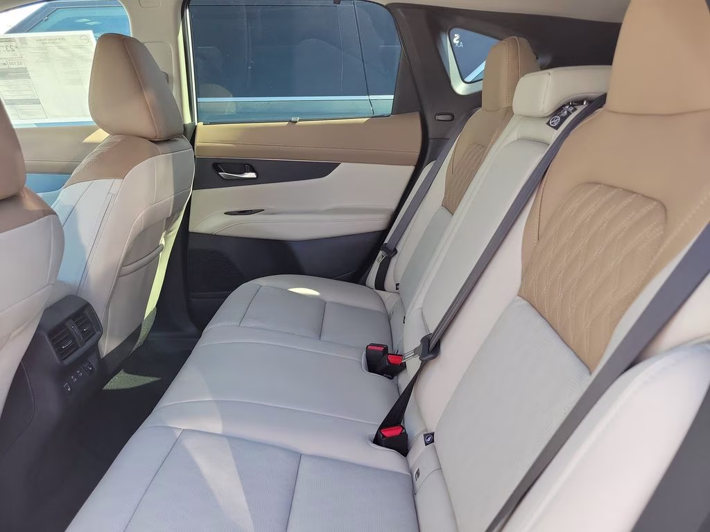 2026 Everest White Pearl/Black Nissan Murano Platinum AWD SUV