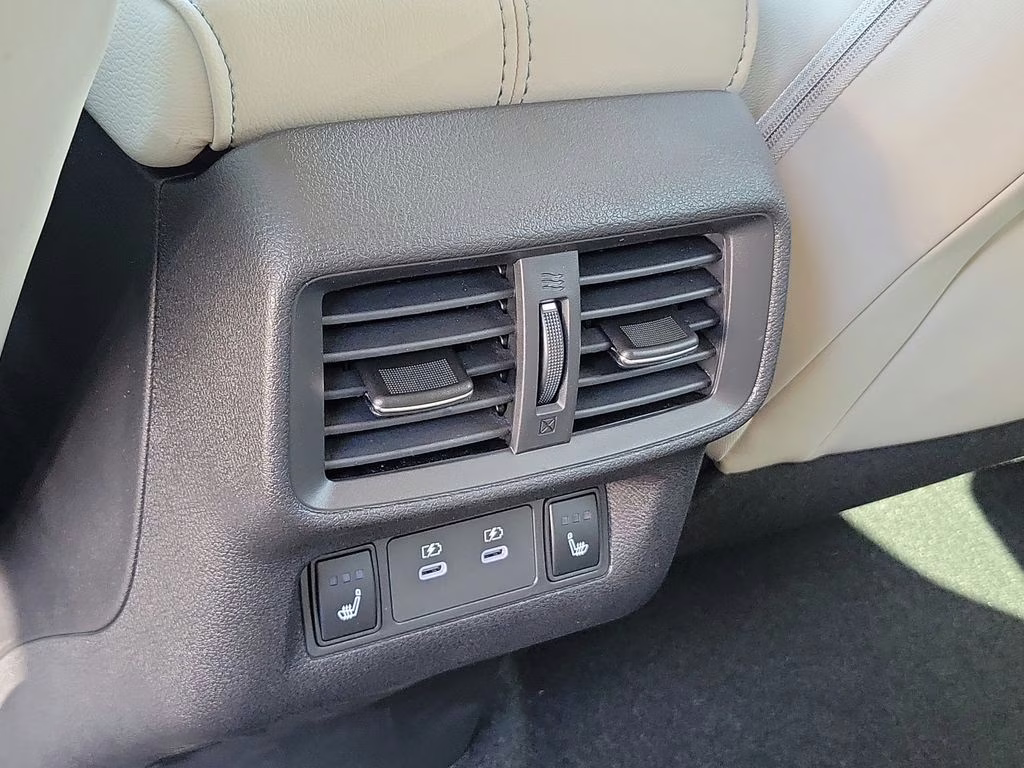 2026 Everest White Pearl/Black Nissan Murano Platinum AWD SUV