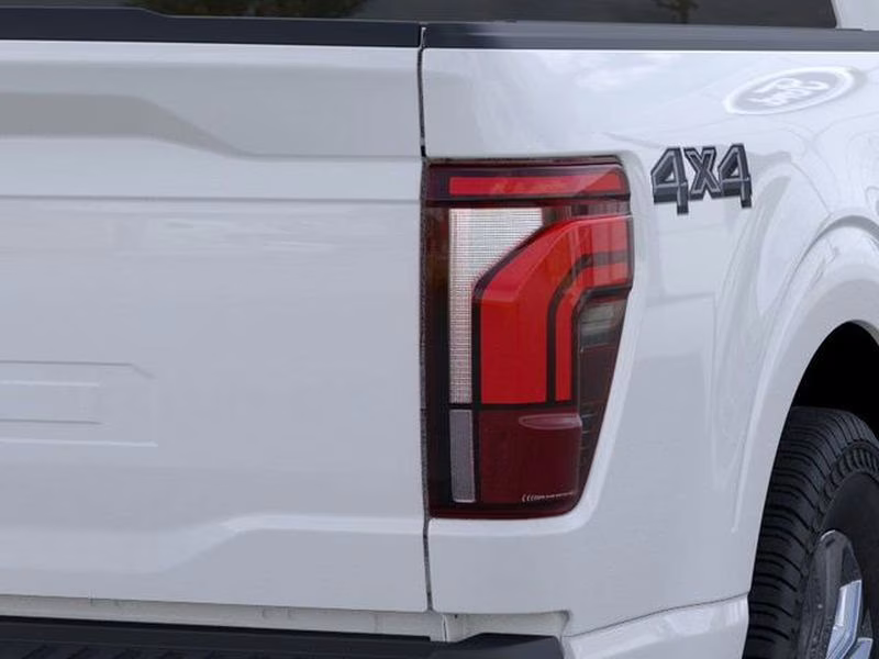 2026 Oxford White Ford F-150 LARIAT 4X4 Truck