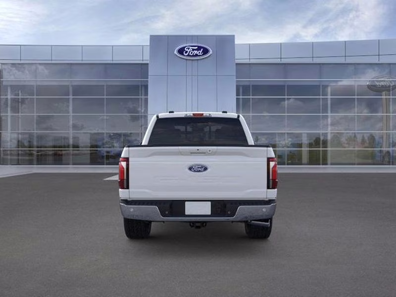2026 Oxford White Ford F-150 LARIAT 4X4 Truck
