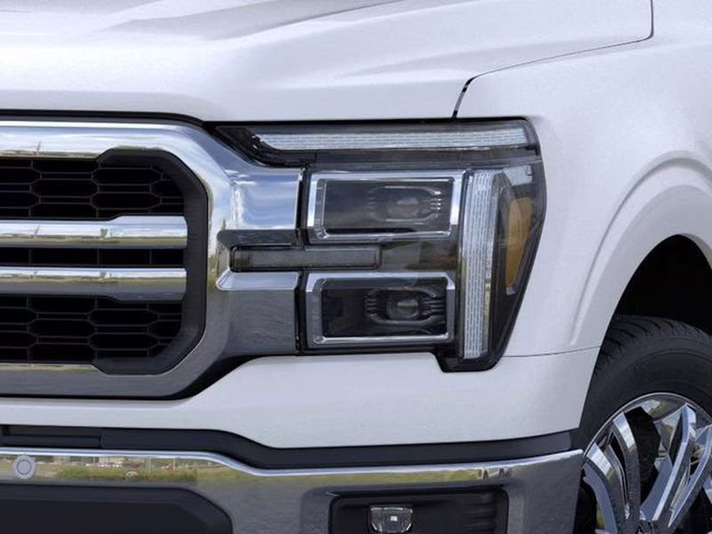 2026 Star White Metallic Tri-Coat Ford F-150 LARIAT 4X4 Truck