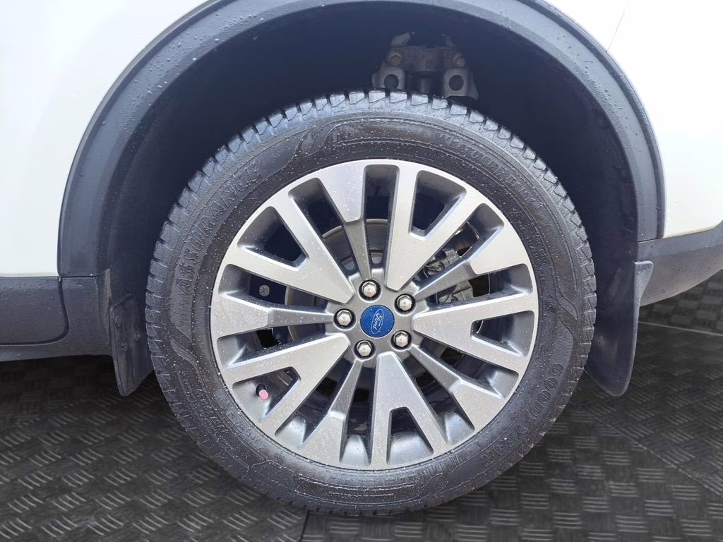 2022 White Metallic Ford Escape Titanium w/Panoramic Roof AWD SUV