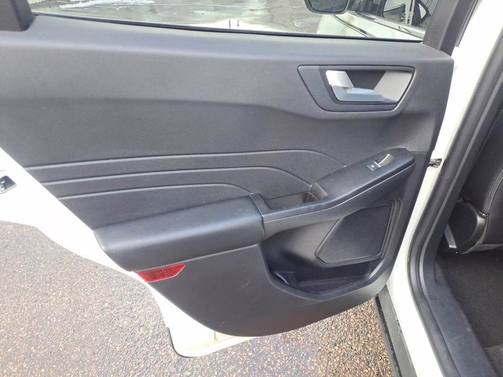 2022 White Metallic Ford Escape Titanium w/Panoramic Roof AWD SUV