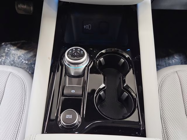 2026 Star White Metallic Tri-Coat Ford Explorer Platinum 4X4 SUV