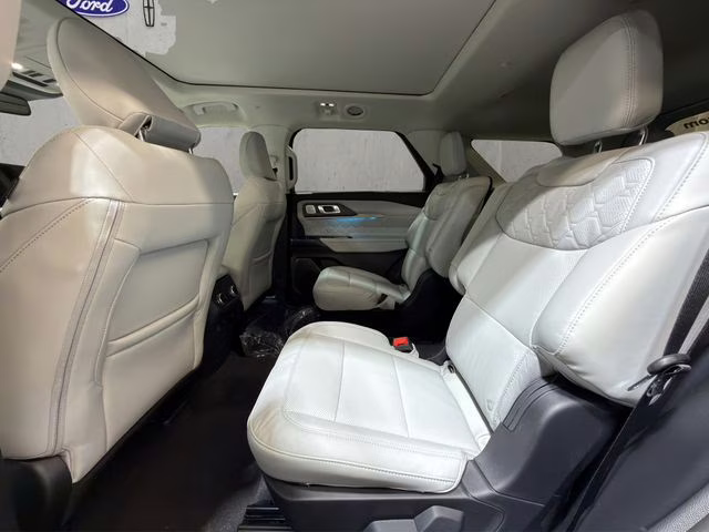 2026 Star White Metallic Tri-Coat Ford Explorer Platinum 4X4 SUV