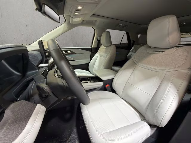 2026 Star White Metallic Tri-Coat Ford Explorer Platinum 4X4 SUV