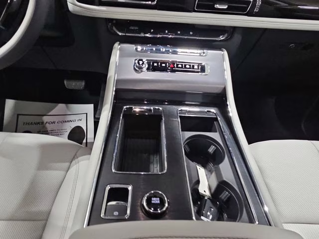 2026 Pristine White Metallic Tri-Coat Lincoln Aviator Reserve AWD SUV