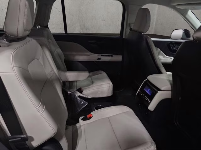 2026 Pristine White Metallic Tri-Coat Lincoln Aviator Reserve AWD SUV