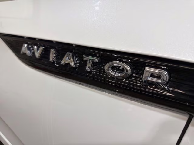 2026 Pristine White Metallic Tri-Coat Lincoln Aviator Reserve AWD SUV