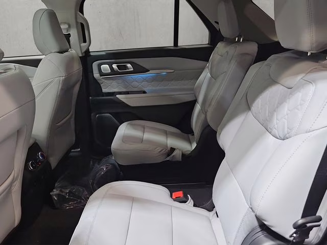 2026 Star White Metallic Tri-Coat Ford Explorer Platinum 4X4 SUV