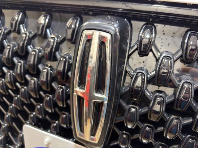 2026 Pristine White Metallic Tri-Coat Lincoln Aviator Reserve AWD SUV