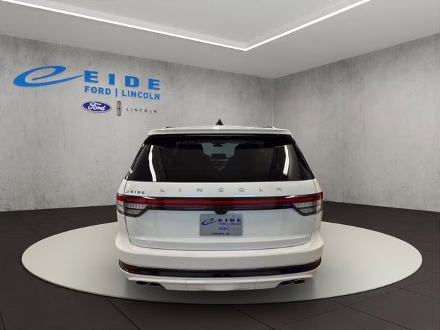 2026 Pristine White Metallic Tri-Coat Lincoln Aviator Reserve AWD SUV