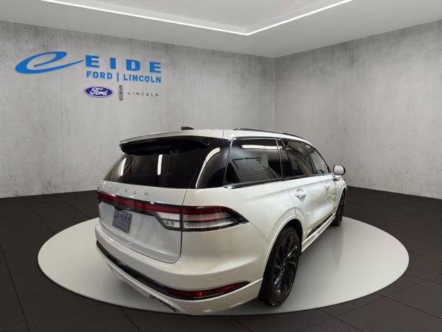 2026 Pristine White Metallic Tri-Coat Lincoln Aviator Reserve AWD SUV