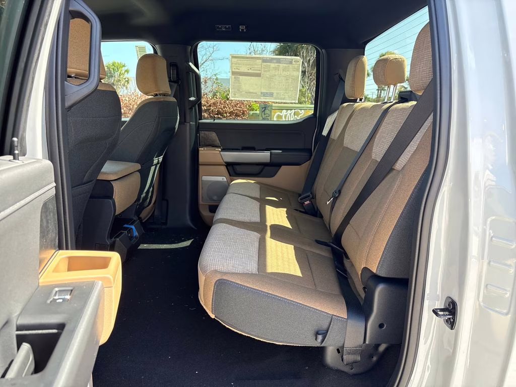 2026 Avalanche Ford Super Duty F-250 SRW XLT 4X4 Truck