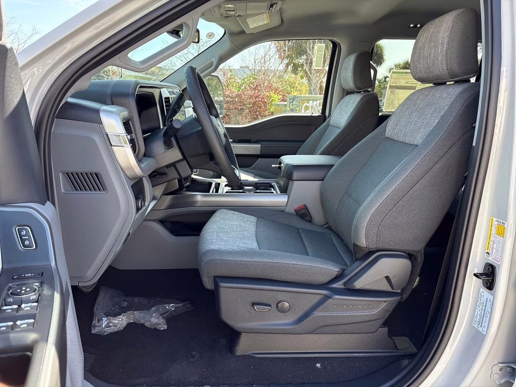 2026 Avalanche Ford Super Duty F-250 SRW XLT 4X4 Truck