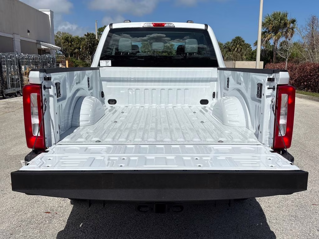 2026 Oxford White Ford Super Duty F-350 SRW XL 4X4 Truck