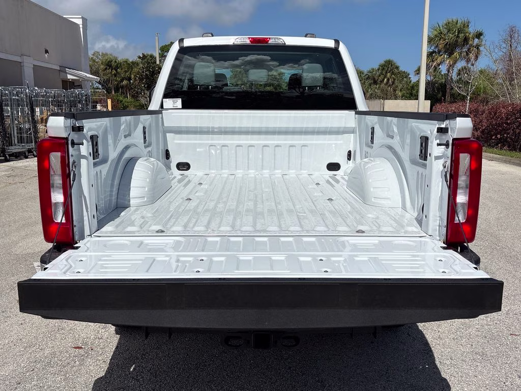 2026 Oxford White Ford Super Duty F-350 SRW XL 4X4 Truck