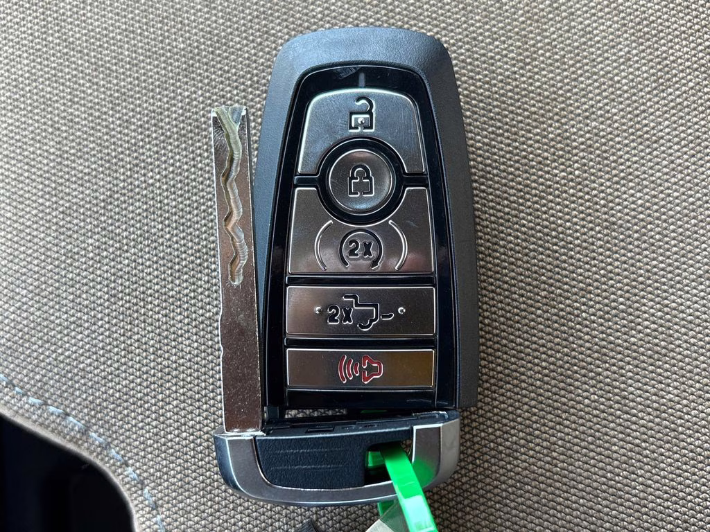 2026 Avalanche Ford Super Duty F-250 SRW XLT 4X4 Truck