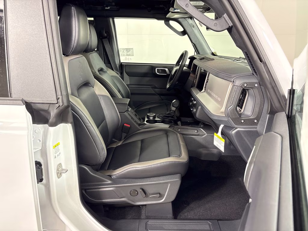 2026 Oxford White Ford Bronco Outer Banks 4X4 SUV