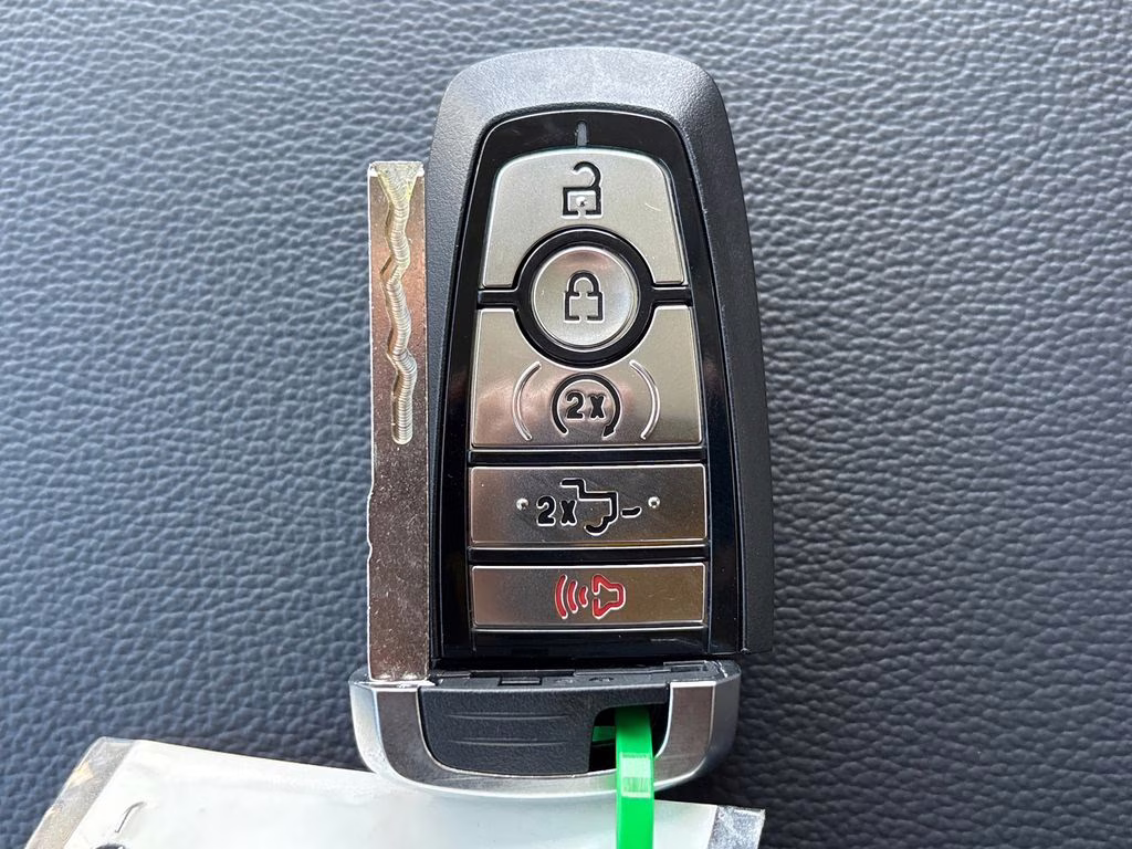 2026 Avalanche Ford Super Duty F-250 SRW XLT 4X4 Truck