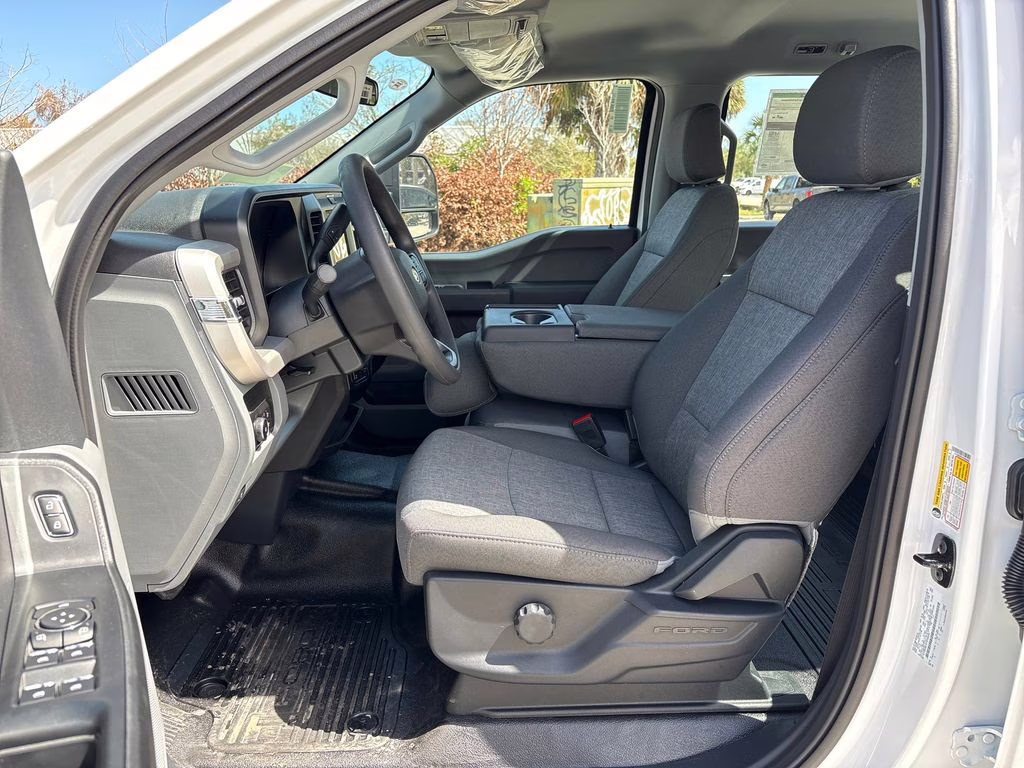 2026 Oxford White Ford Super Duty F-350 SRW XL 4X4 Truck